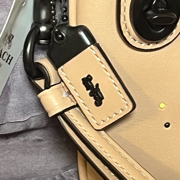 Coach 1941 Meadowlark Turnlock Wristlet - Picture 3 of 7